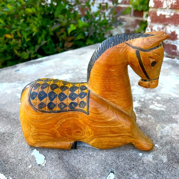 Vintage Wood Carved Brown Horse Shelf Sitter 6 1/2" Decoration Solid - Picture 1 of 9